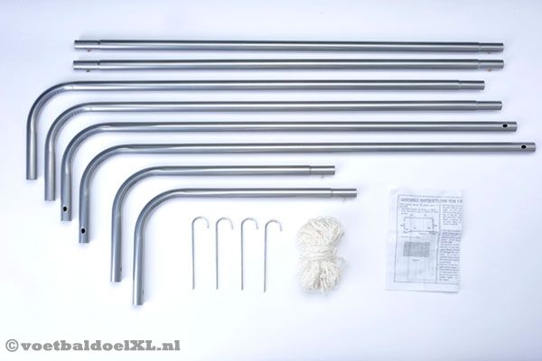 Onderdelen van het metalen voetbaldoel.