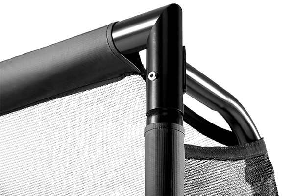 Met een gegalvaniseerd en gepoedercoated frame.